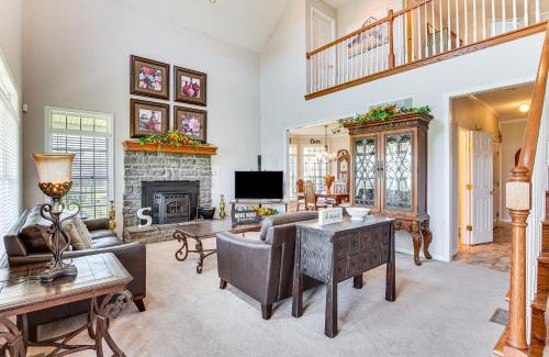 Warrensburg Maison | Fire Pit and Gazebo Rural Warrensburg Getaway!