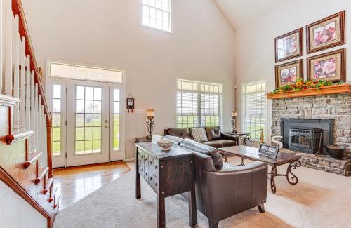 Warrensburg Maison | Fire Pit and Gazebo Rural Warrensburg Getaway!