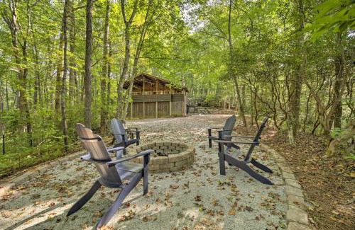Lake Toxaway Maison | Fire Pit and Grill Cozy Cabin in Lake Toxaway!