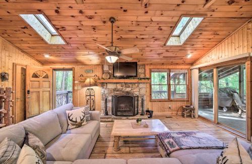 Lake Toxaway Maison | Fire Pit and Grill Cozy Cabin in Lake Toxaway!