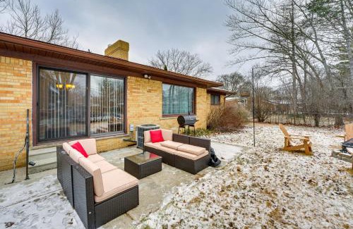 Farmington Hills Maison | Fire Pit and Yard Family Home in Farmington Hills!