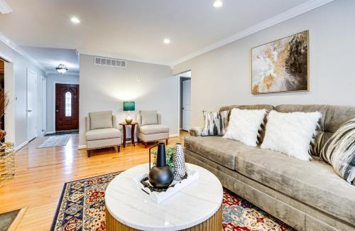 Farmington Hills Maison | Fire Pit and Yard Family Home in Farmington Hills!