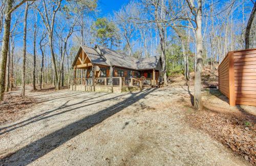 Rusk Maison | Fire Pit, Deck and Grill Charming Rusk Cabin!