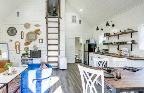 Rusk Maison | Fire Pit, Deck and Grill Charming Rusk Cabin!