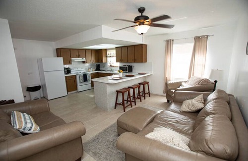 Tampa Heights Appartement | Fire Pit Fenced Backyard Board Games