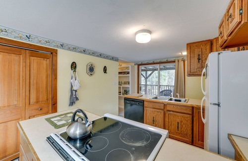 Walton Maison | Fire Pit & On-Site Pond: Wooded Walton Home!