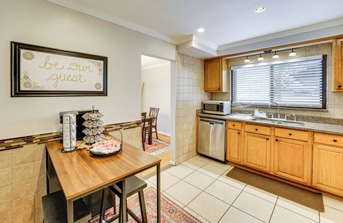 Farmington Hills Maison | Fire Pit & Yard: Family Home in Farmington Hills!