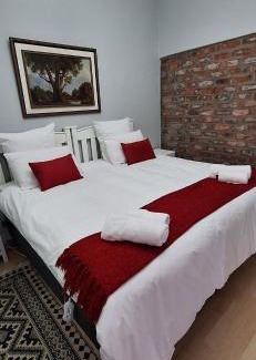 Drakenstein Chalet De Ski | Firehouse selfcatering Garden Cottage no 1