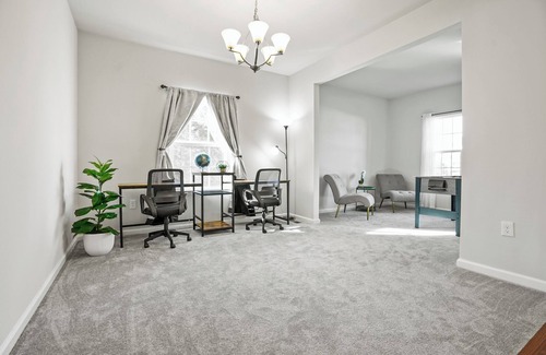 Palm Maison | Firepit - Foosball - King Suite - 500Mbps - Office