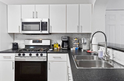 Round Rock Appartement | Firepit Table Large Patio King Bed Cowboy Pool