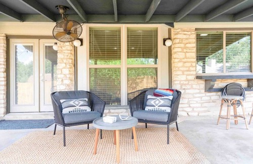North Park Estates Maison | Fireplace, Fire Pit, Turf Backyard | Central ATX