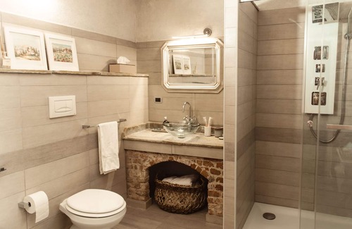 Gassino Torinese Lit Et Petit-Déjeuner | Fireplace Suite - country chic with heated hot tub in the garden