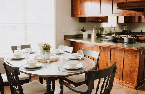 Warner Robins Maison | Fireside Haven~Midterm Stays~ Pet/Family Friendly!