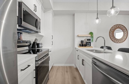 Cochrane Appartement | Fireside Vista | King Bed | Cable | Pets | Modern