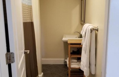 Edgecomb Appartement | First floor comfort and convenience Sheepscot Harbour Studio #207