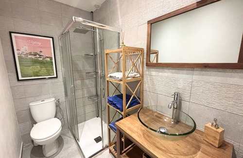 Avallon Appartement | F3 XVI Siècle au Centre-Ville au Rez-de-chaussée avec Cour