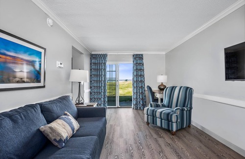 North East Hôtel | First Floor Master Suite Bay View