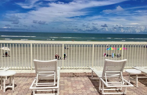 New Smyrna Beach Copropriété | First Floor Paradise - 2BR Condo - Just Steps to the Beach!