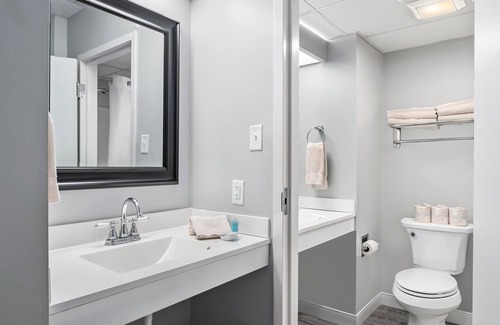 North East Hôtel | First Floor Standard Deluxe King
