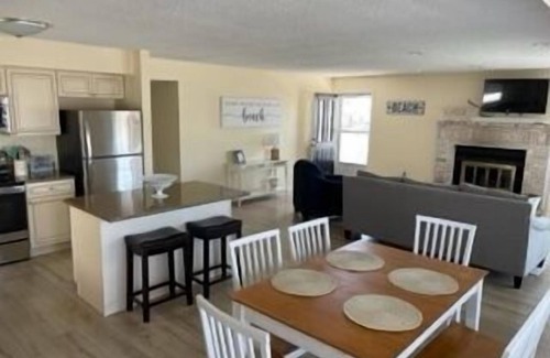 South End Copropriété | First floor three bedroom, two full bath unit two blocks from the beach
