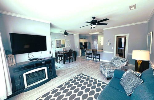 Central Myrtle Beach Copropriété | First Floor Updated Coastal Summer Retreat at Magnolia Place - Pool View