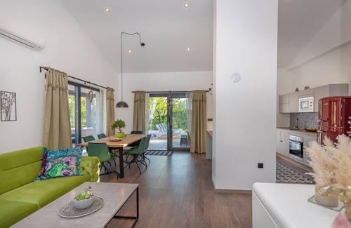 Santalezi Villa | First floor villa with pool, surrounded by greenery