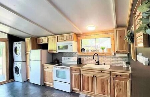 Jefferson Maison | Fish Cabin at the Pines