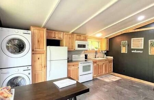 Jefferson Maison | Fish Cabin at the Pines