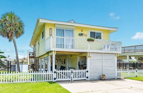 Jamaica Beach Maison | Fish,Crab,Swim on Waterfront Beach House !