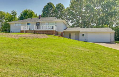 Navarre Maison | Fish, Hike and Golf Leisurely Navarre Home with Yard!
