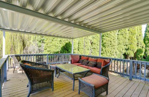 Longview Maison | Fish, Swim and Hike Waterfront Home in Longview!