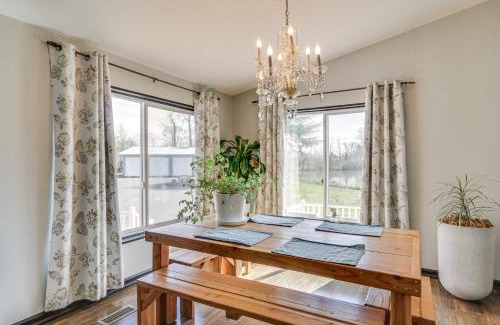 Longview Maison | Fish, Swim and Hike Waterfront Home in Longview!