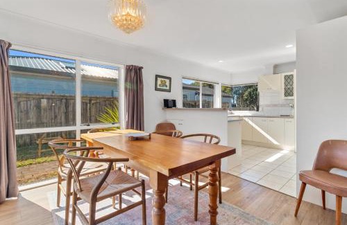 Bowentown Maison | Fisherman's Friend - Bowentown Holiday Home