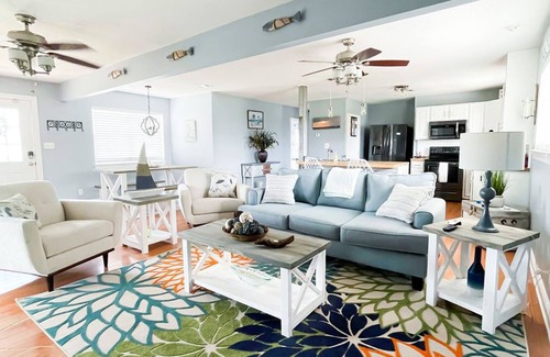 Shoreline Park Maison | Fisherman's Paradise Camp House with Waterfront 125ft dock!