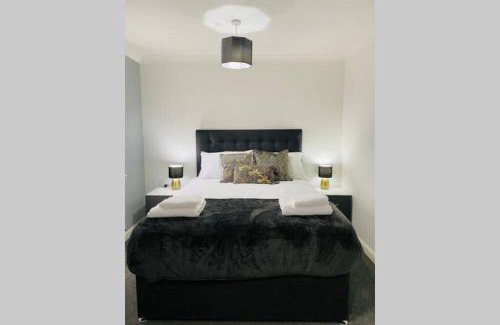 Grimsby Maison | "Fishermans House" By Greenstay Serviced Accommodation - Large 4 Bed House With Parking - The Perfect Choice For Contractors, Families & Mixed Groups