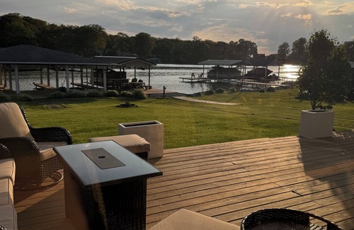 Monticello Cottage | Fishy Cottage 3 BR 2 BA with Dock on Lake Shafer