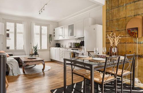 Sentrum Appartement | Fit For Two Families! 8 Bedrooms! 2 Bathrooms!