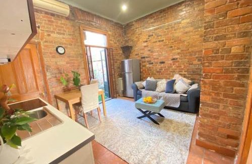 Fitzroy Maison | Fitzroy- Private rooms 2-4 guest #GuestHouse #AusGP #DirectTram #F1