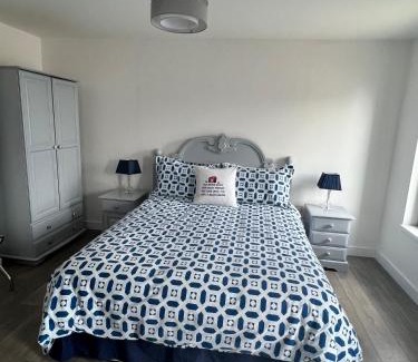 Downpatrick Appartement | Fitzy's Bunker - Modern Beach Apartment