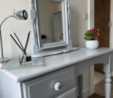 Downpatrick Appartement | Fitzy's Bunker - Modern Beach Apartment