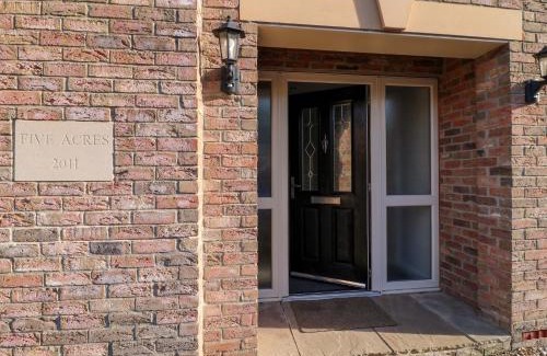 Chesterfield Maison | Five Acres