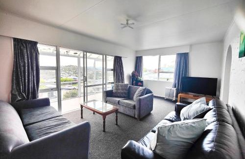 Johnsonville Appartement | five bedrooms and two living rooms property in Johnsonville Wellington