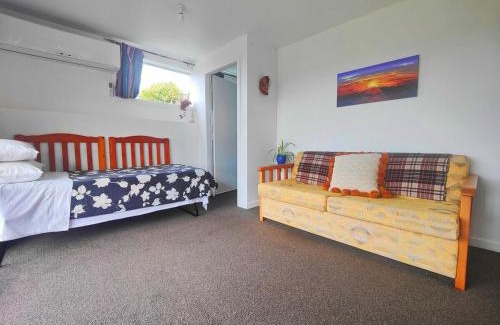 Johnsonville Appartement | five bedrooms and two living rooms property in Johnsonville Wellington