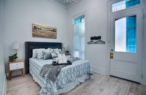 Faubourg Marigny Villa | Five BR - Sleeps 10! Steps from French Quarter