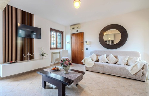 Rome Province Appartement | Five minutes away from the Lunghezza Castle court gardens serving the public