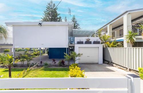 Anna Bay Maison | Five Pines Beach House at Birubi 20 Robinson St pet friendly aircon and WiFi