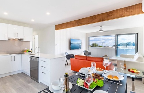 Anna Bay Maison | Five Pines Beach House at Birubi, 20 Robinson St - pet friendly, aircon and WiFi