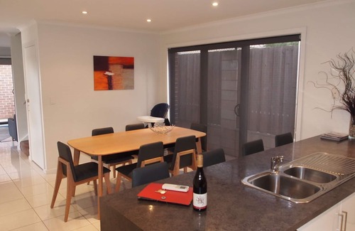 South Launceston Maison | Five55 Launceston, 11h check out, Wifi gratuit!
