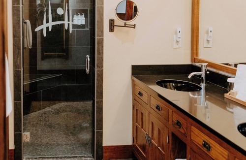 Sisters Cabine | FivePine Lodge & Cabins - Serenity Cabin