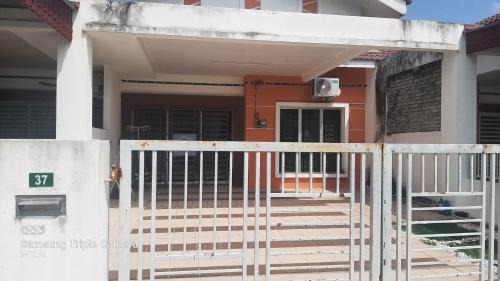 Perak Tengah District Maison | FJ Homestay
